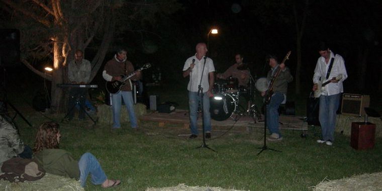 Alcohol Etílico y varios invitados.