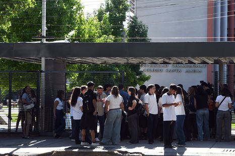 Tras los desmanes en el colegio Santa María hubo amonestaciones masivas. Tras los desmanes en el colegio Santa María hubo amonestaciones masivas.