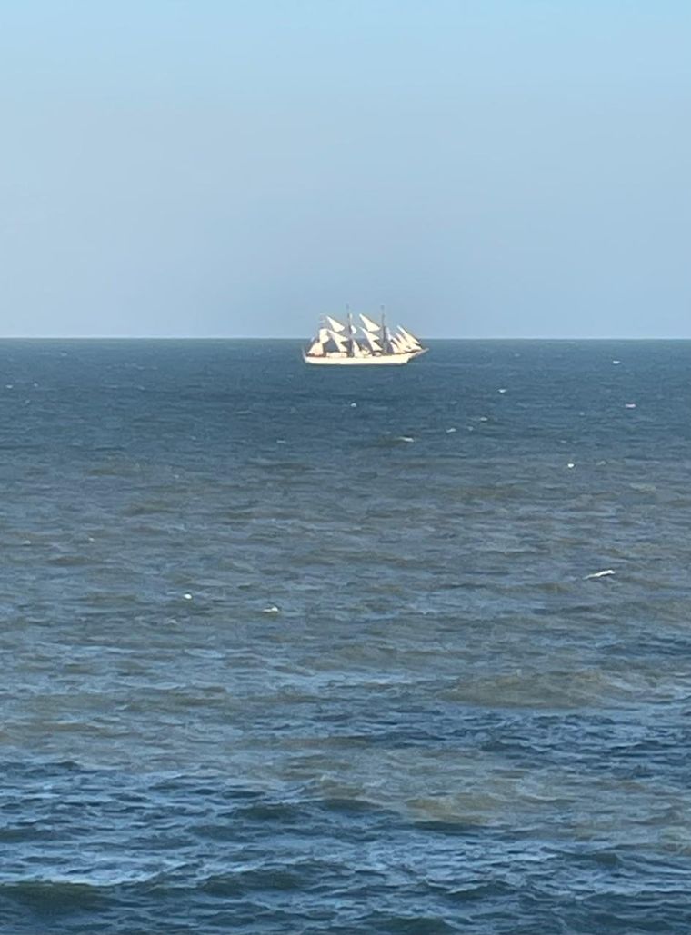 La Fragata Libertad, mar adentro. La Fragata Libertad, mar adentro.