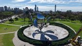 La floralis genérica es uno de los principales atractivos de la Ciudad de Buenos Aires. La floralis genérica es uno de los principales atractivos de la Ciudad de Buenos Aires.