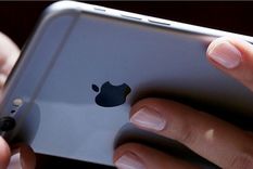 En 2017, la empresa californiana admitió que creó una función en el software de algunos de sus modelos de iPhone para evitar apagones. Foto: GETTY IMAGES