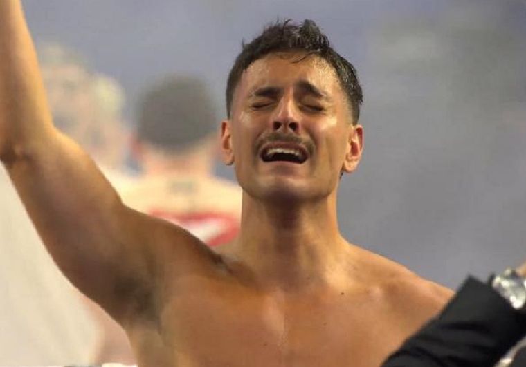 La emoción de Coscu tras ganar un tremendo combate.