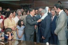 Santiago Felipe Llaver se transforma en el primer gobernador en el retorno de la Democracia. Foto: Archivo Patrimonial de Mendoza