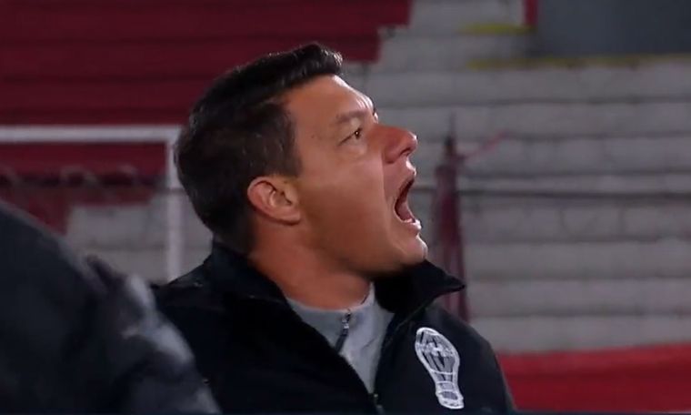 El enojo de Battaglia con el plateísta.