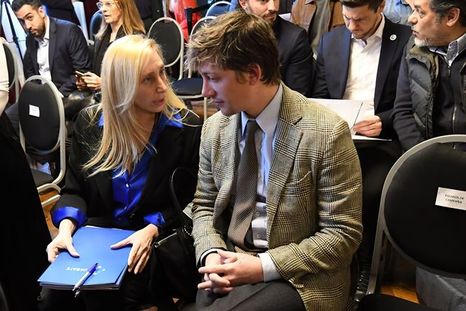 Santiago Caputo y Karina Milei se reunieron en las últimas horas Santiago Caputo y Karina Milei se reunieron en las últimas horas