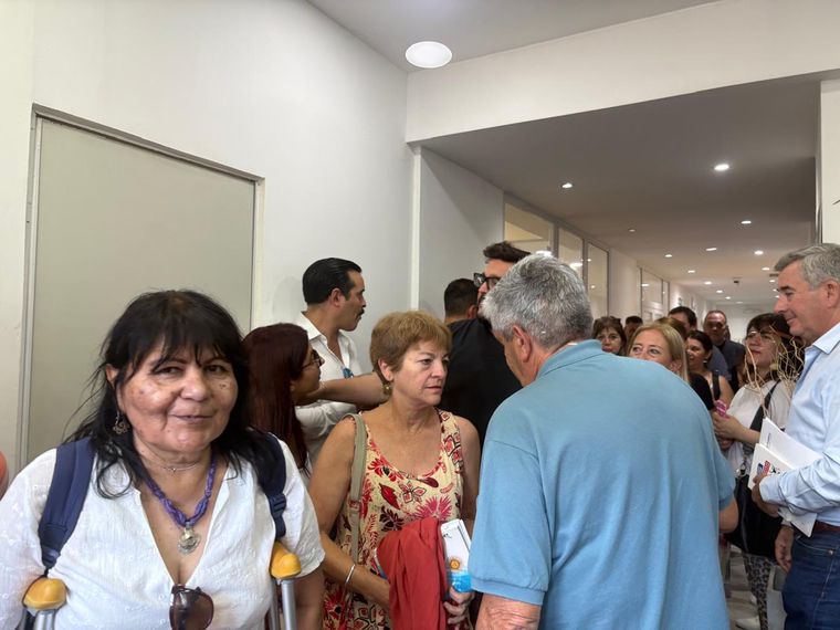 los representantes del Frente Gremial Docente bonaerense salen del encuentro paritario con caras de preocupación los representantes del Frente Gremial Docente bonaerense salen del encuentro paritario con caras de preocupación