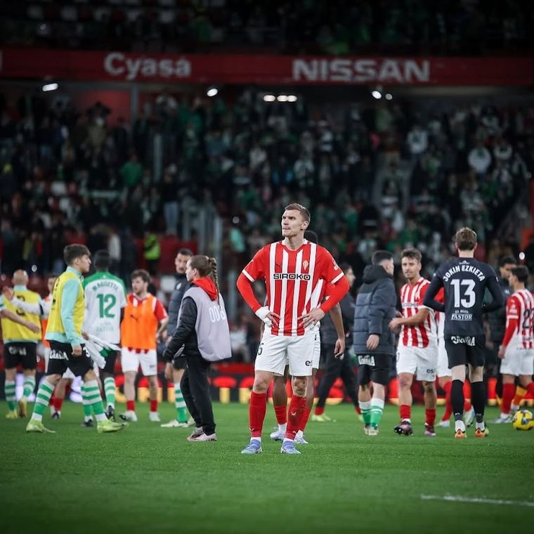 El futbolista serbio Nikola Maras fue despedido del Alavés.