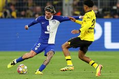 El mediocampista protagonizó un ida y vuelta con uno de sus rivales. Foto: EFE El mediocampista protagonizó un ida y vuelta con uno de sus rivales. Foto: EFE