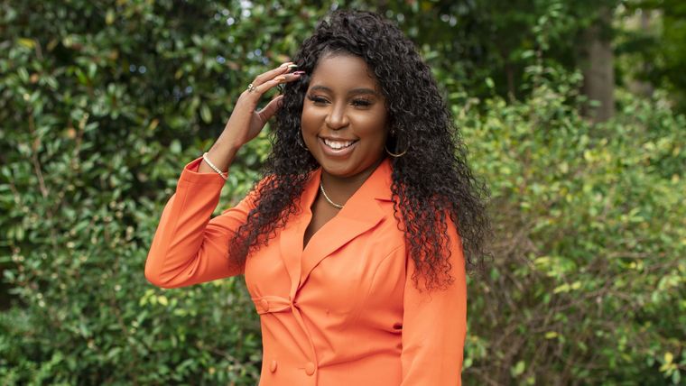En los últimos diez años, Brittany Harris-Nelson ha ocupado diez puestos diferentes en seis universidades distintas.
