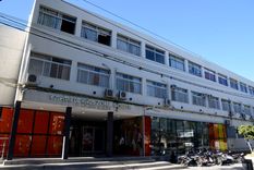 La niña fue hallada inconsiente y con signos de abuso sexual en el patio delantero de la casa de su abuela en Rosario. La niña fue hallada inconsiente y con signos de abuso sexual en el patio delantero de la casa de su abuela en Rosario.