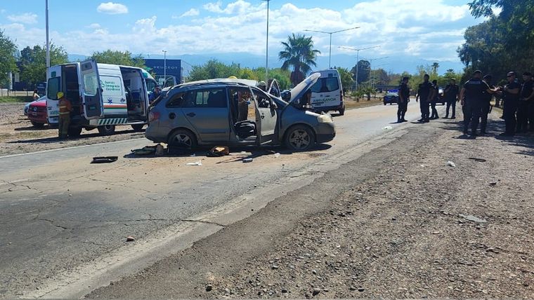 Estado en que quedó el Volkswagen Suran tras el vuelco fatal. Foto: Ministerio de Seguridad