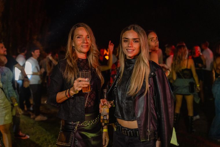 Un drink... una cerveza... ¡y un brindis!