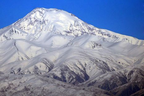 Cuando Mendoza era una zona tropical, con lagunas y reptiles gigantes, la Cordillera de los Andes aún no dominaba el horizonte. Pero ya empezaba a dar sus primeros pasos. Cuando Mendoza era una zona tropical, con lagunas y reptiles gigantes, la Cordillera de los Andes aún no dominaba el horizonte. Pero ya empezaba a dar sus primeros pasos.
