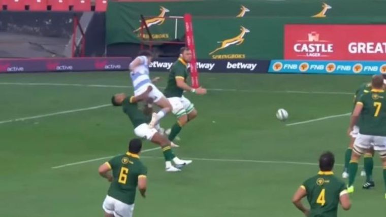 Por esta jugada, Mallía podría ser sancionado. Foto: Captura