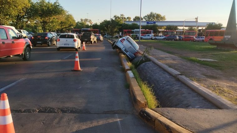 Manejaba en estado de ebriedad y terminó dentro de un acequia en Guaymallén Foto: Ministerio de Seguridad de Mendoza