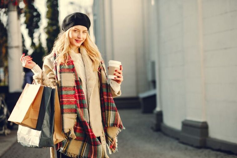 Consigue el mejor descuento para comprar indumentaria antes del invierno Foto: Freepik