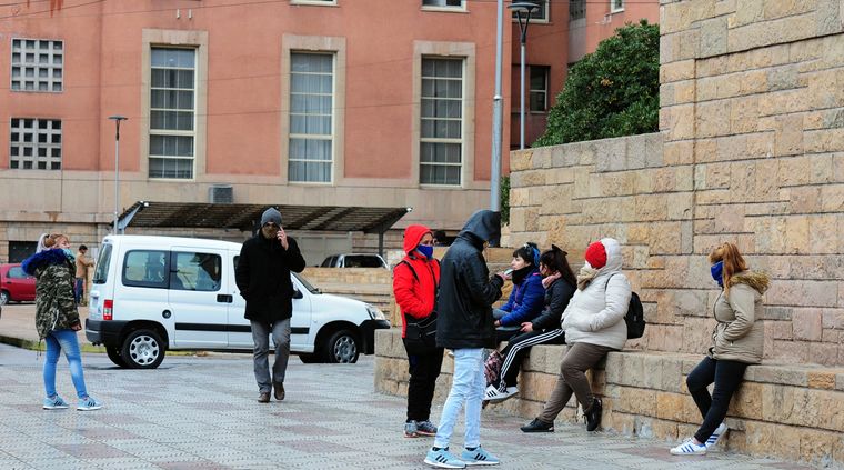 Prevención Cada caso sospechoso representa un obstáculo para el funcionamiento de las oficinas. De ahí los nuevos recaudos. Foto: ALF PONCE MERCADO / MDZ