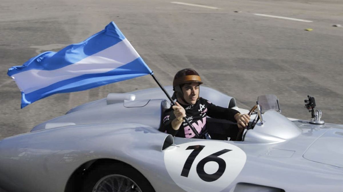 Franco Colapinto, en blanco y negro: historia pura en las calles de Palermo
