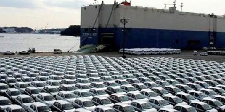 Miles de autos importados se encuentran varados en los puertos argentinos. 