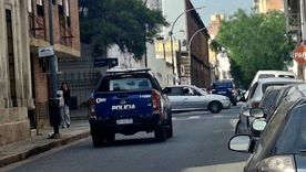 Un arquitecto de 44 años fue hallado muerto en una vivienda de barrio Alberdi de la ciudad de Córdoba, en un hecho que inicialmente fue reportado como un incendio, pero que ahora es investigado como un presunto homicidio. Un arquitecto de 44 años fue hallado muerto en una vivienda de barrio Alberdi de la ciudad de Córdoba, en un hecho que inicialmente fue reportado como un incendio, pero que ahora es investigado como un presunto homicidio.