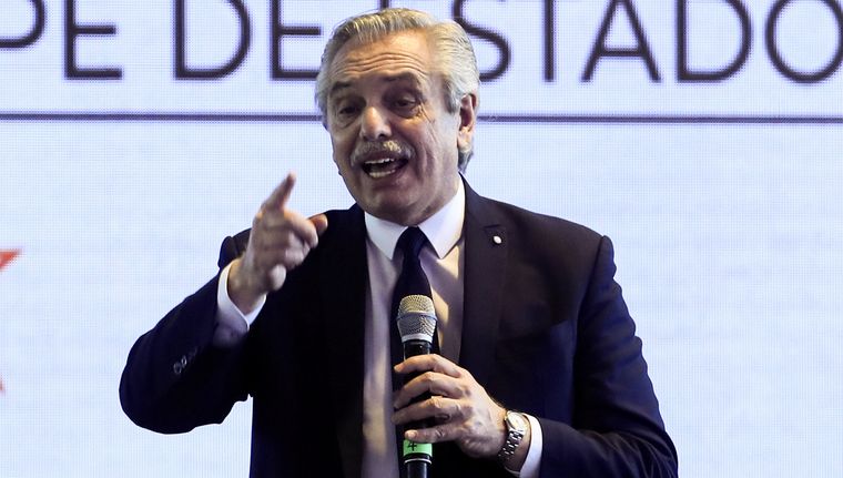 El expresidente Alberto Fernández está cada vez más complicado. Foto: EFE