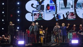 Los Auténticos Decadentes y la Orquesta Filarmónica de Mendoza se unieron para brindar un espectáculo inigualable. Foto: Marcos García.