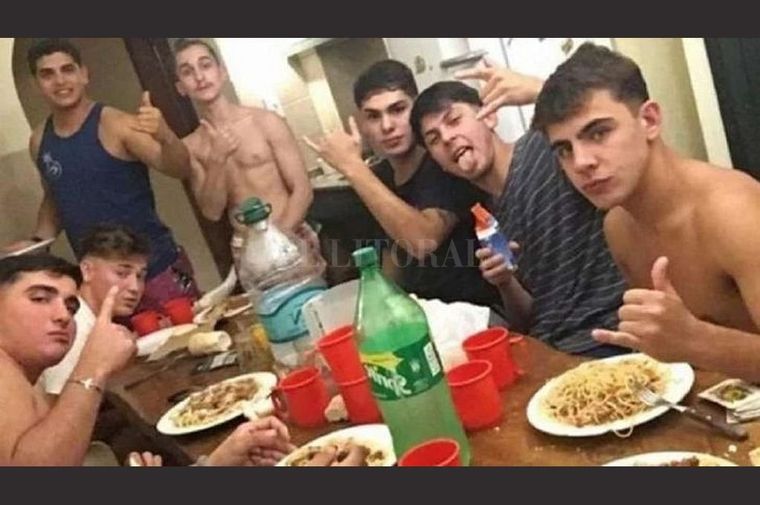 Una de las fotos de los jóvenes, antes del ataque y asesinato de Fernando Báez Sosa.