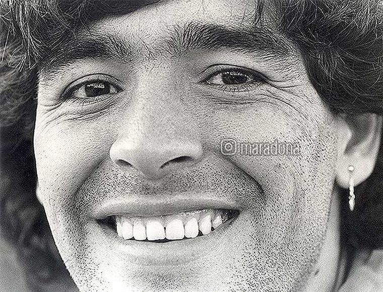 La foto con la que se reactivaron las redes del 10 Foto: Instagram @maradona