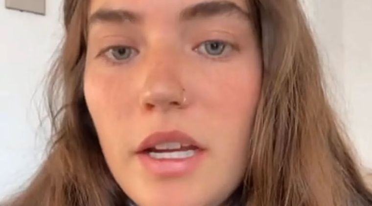 A través de un video de TikTok, la docente chilena relató profundamente conmovida que sus alumnas la maltratan en el aula. Foto: Captura de video