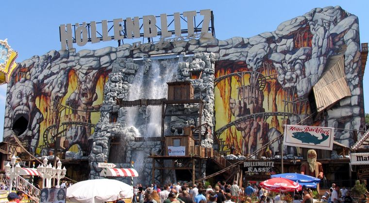 Hoellenblitz, la montaña rusa en la que ocurrió el accidente