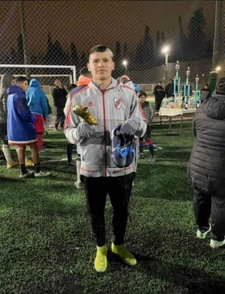 Lucas jugaba al fútbol