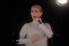 Céline Dion emocionó a todos a los pies de la Torre Eiffel Foto: Captura de pantalla Céline Dion emocionó a todos a los pies de la Torre Eiffel Foto: Captura de pantalla