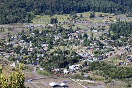 Malalcahuello es un pueblo chileno rodeado de bosques nativos y volcanes en plena región de La Araucanía. Malalcahuello es un pueblo chileno rodeado de bosques nativos y volcanes en plena región de La Araucanía.