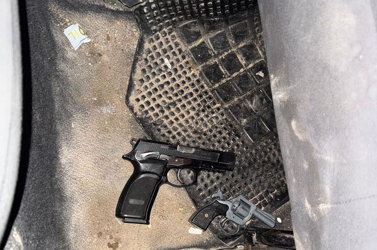 Algunas de las armas secuestradas tras la persecución.&nbsp;