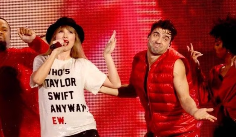 Jan Ravnik, el bailarín de Taylor Swift, se llevó todas las miradas por su parecido a un artista latino.