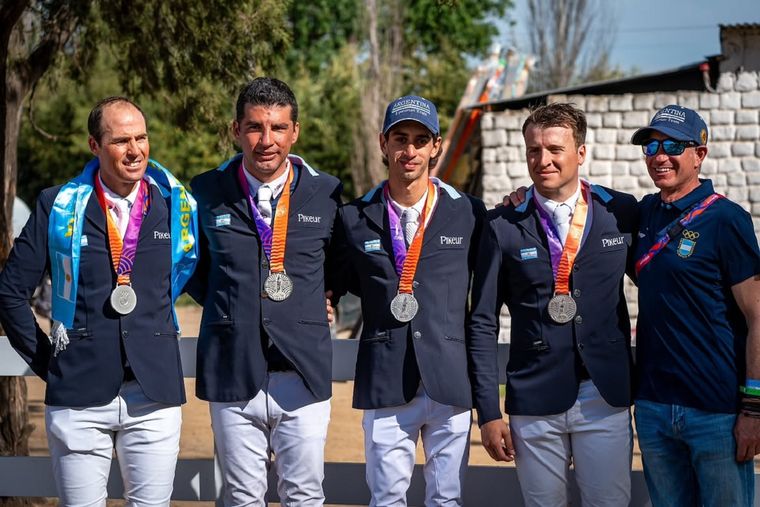 Lucas Mesa fue parte del equipo argentino que consiguió la medalla de plata en salto ecuestre por equipos.