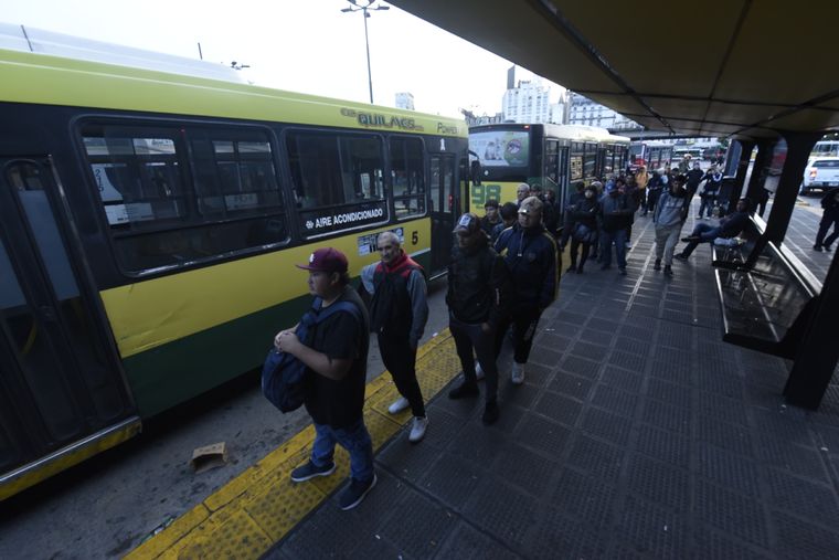 Un empresario decidió facilitar el traslado en pleno paro general. Foto: Juan Mateo Aberastain/MDZ