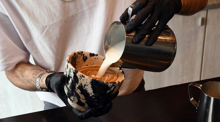 Los cafés de especialidad llegaron para quedarse y crecen fuerte en la Ciudad de Mendoza. Foto: ALF PONCE MERCADO / MDZ