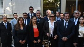 Los ocho senadores del interbloque Encuentro Mendocino posaron junto a los intendentes peronistas en la Legislatura. Los ocho senadores del interbloque Encuentro Mendocino posaron junto a los intendentes peronistas en la Legislatura.