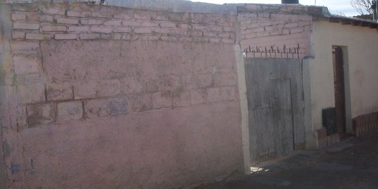 La vivienda permanece vacía desde el funeral.