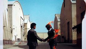 La particular foto de la tapa del álbum Whish Your Were Here de Pink Floyd. (1975) La particular foto de la tapa del álbum Whish Your Were Here de Pink Floyd. (1975)