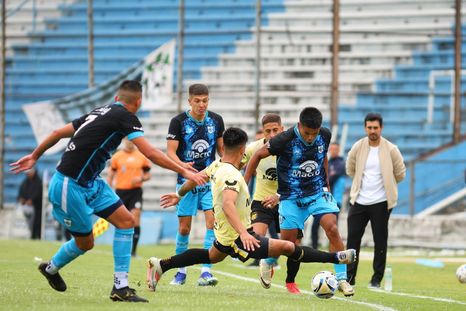 ¡Insólito! Se suspendió el partido entre Gimnasia de Jujuy y Deportivo Madryn por amenazas al árbitro. Foto: NA ¡Insólito! Se suspendió el partido entre Gimnasia de Jujuy y Deportivo Madryn por amenazas al árbitro. Foto: NA