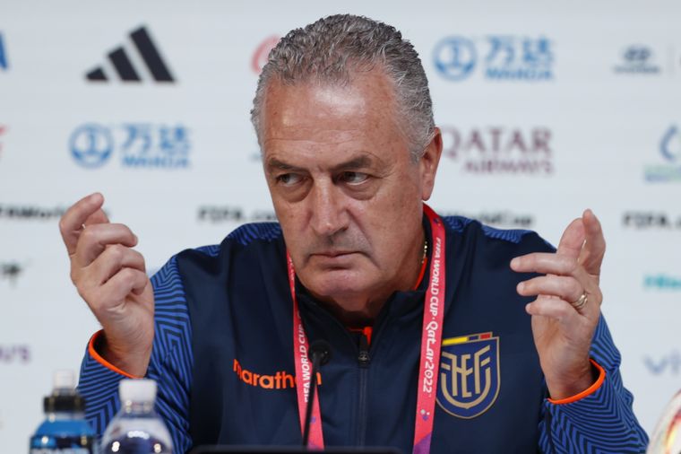 El DT habló de su salida del seleccionado ecuatoriano. Foto: EFE