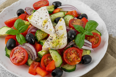 Ensalada griega casera: receta rápida y liviana para el verano argentino
