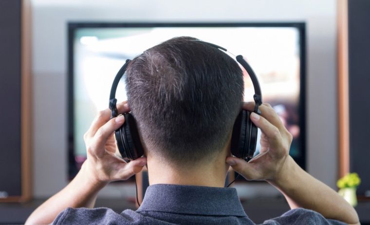 Esta propuesta busca achicar la brecha y garantizar que todas las personas accedan al mismo mensaje audiovisual.