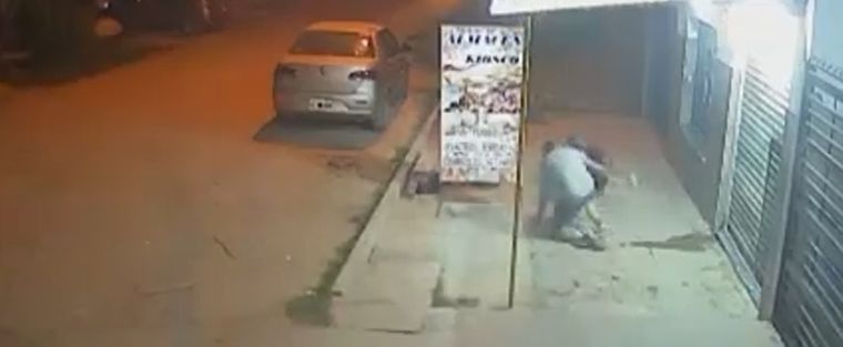 La víctima intentó forcejear con los delincuentes