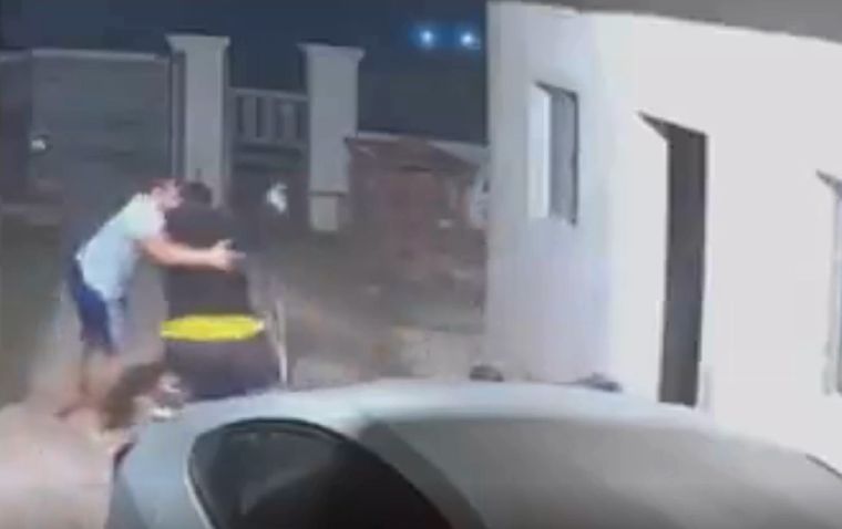 Un hombre se enfrentó con delincuentes armados y evitó una entradera en su casa de La Plata