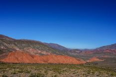 Un pueblo sereno y ancestral donde los colores del paisaje se mezclan con la fe y la memoria de su gente. Foto: Shutterstock