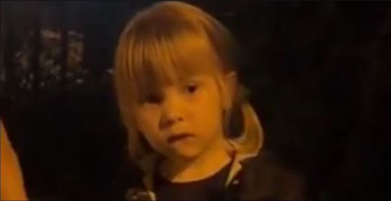 La pequeña cordobesa notó que tenían las mismas zapatillas. Foto: Archivo