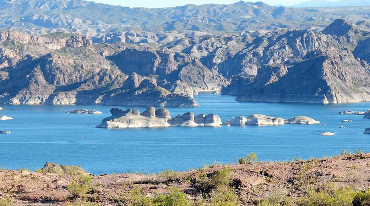El bajo nivel de agua de los embalses sanrafaelinos preocupa tanto a turistas como a pobladores. Foto: ALF PONCE MERCADO / MDZ